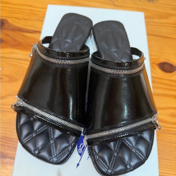Burberry Black Slide Sandals with Quilted Detail - Picture 5 of 6